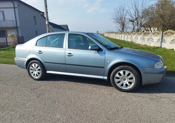 Skoda Octavia cena 8800 przebieg: 189000, rok produkcji 2002 z Zwoleń małe 301